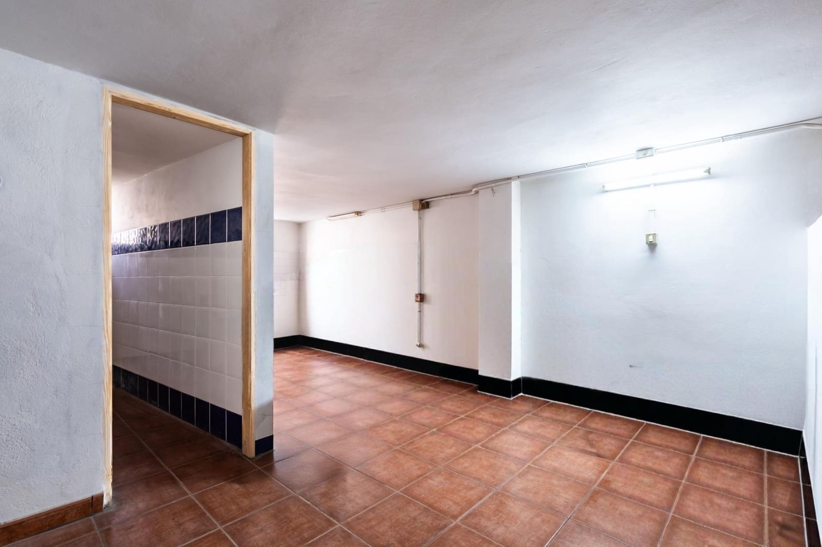 Kaupallinen myytävänä paikassa Arico - 159 000 € (Ref: 8825065)