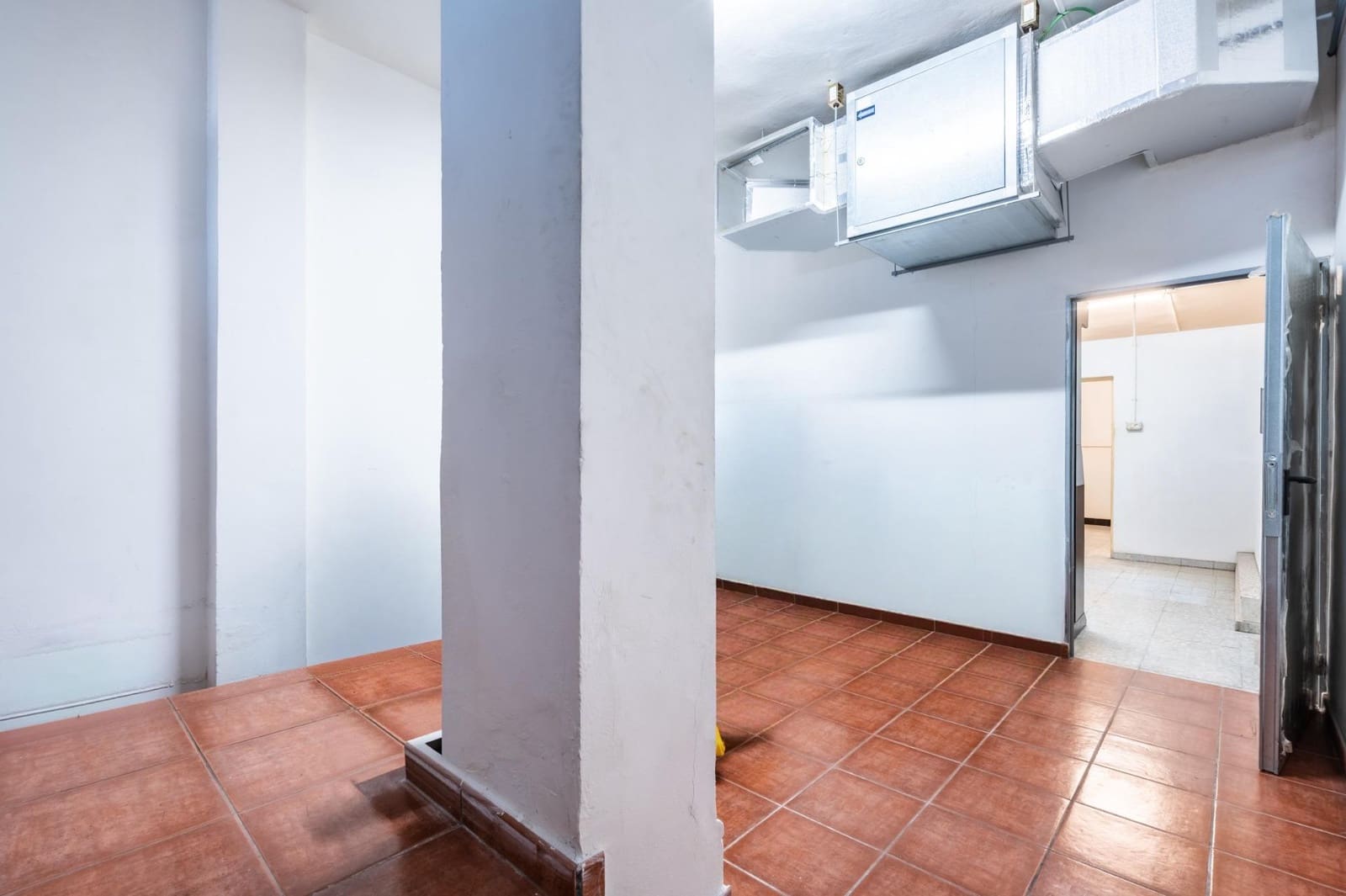 Kaupallinen myytävänä paikassa Arico - 159 000 € (Ref: 8825065)