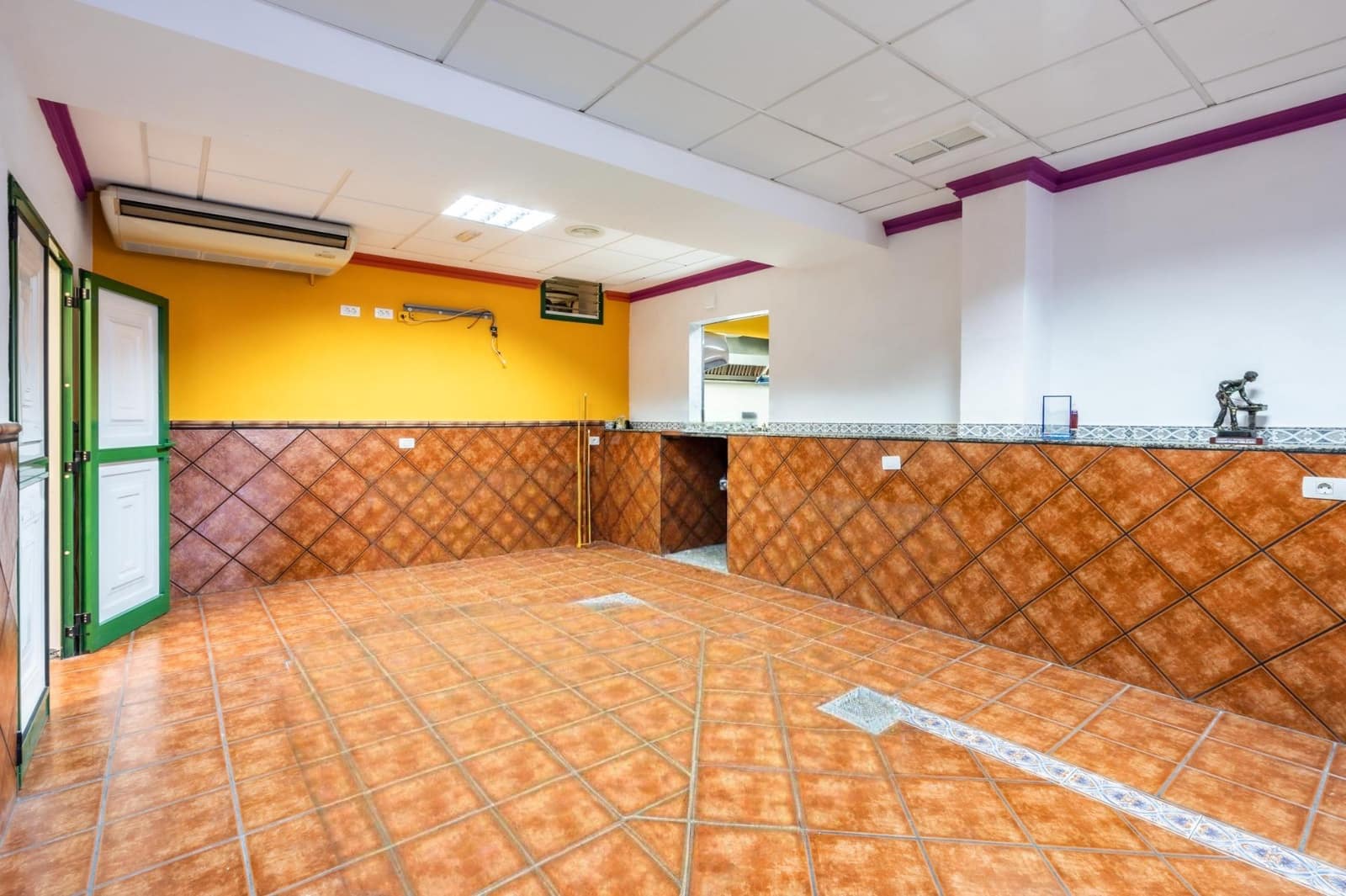 Kaupallinen myytävänä paikassa Arico - 159 000 € (Ref: 8825065)