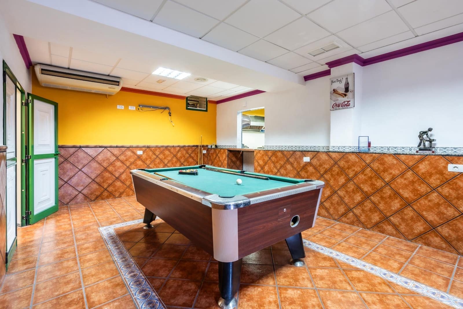 Kaupallinen myytävänä paikassa Arico - 159 000 € (Ref: 8825065)