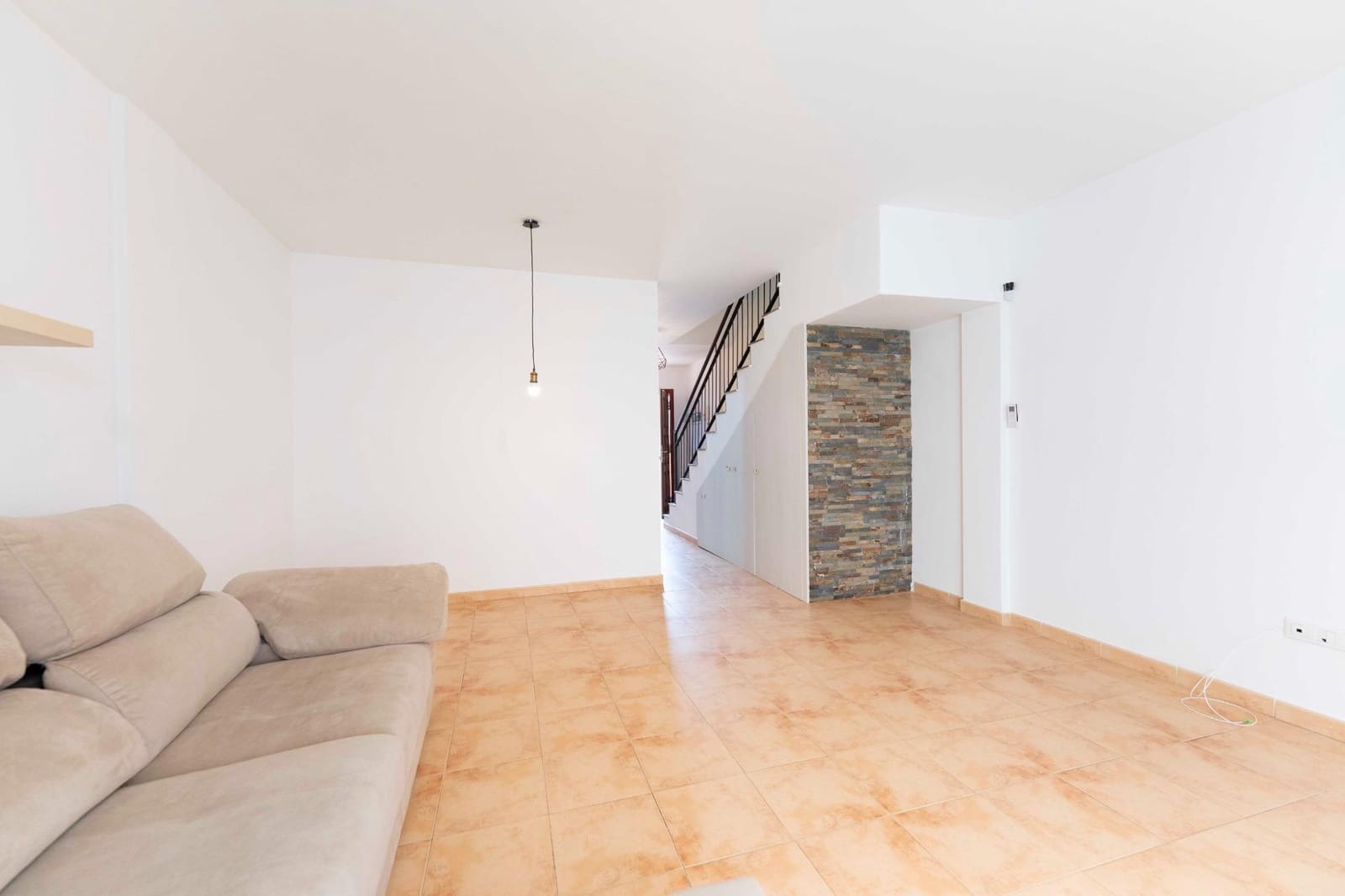 3 soveværelse Rækkehus til leje i San Isidro de Abona - € 1.350 (Ref: 8884306)