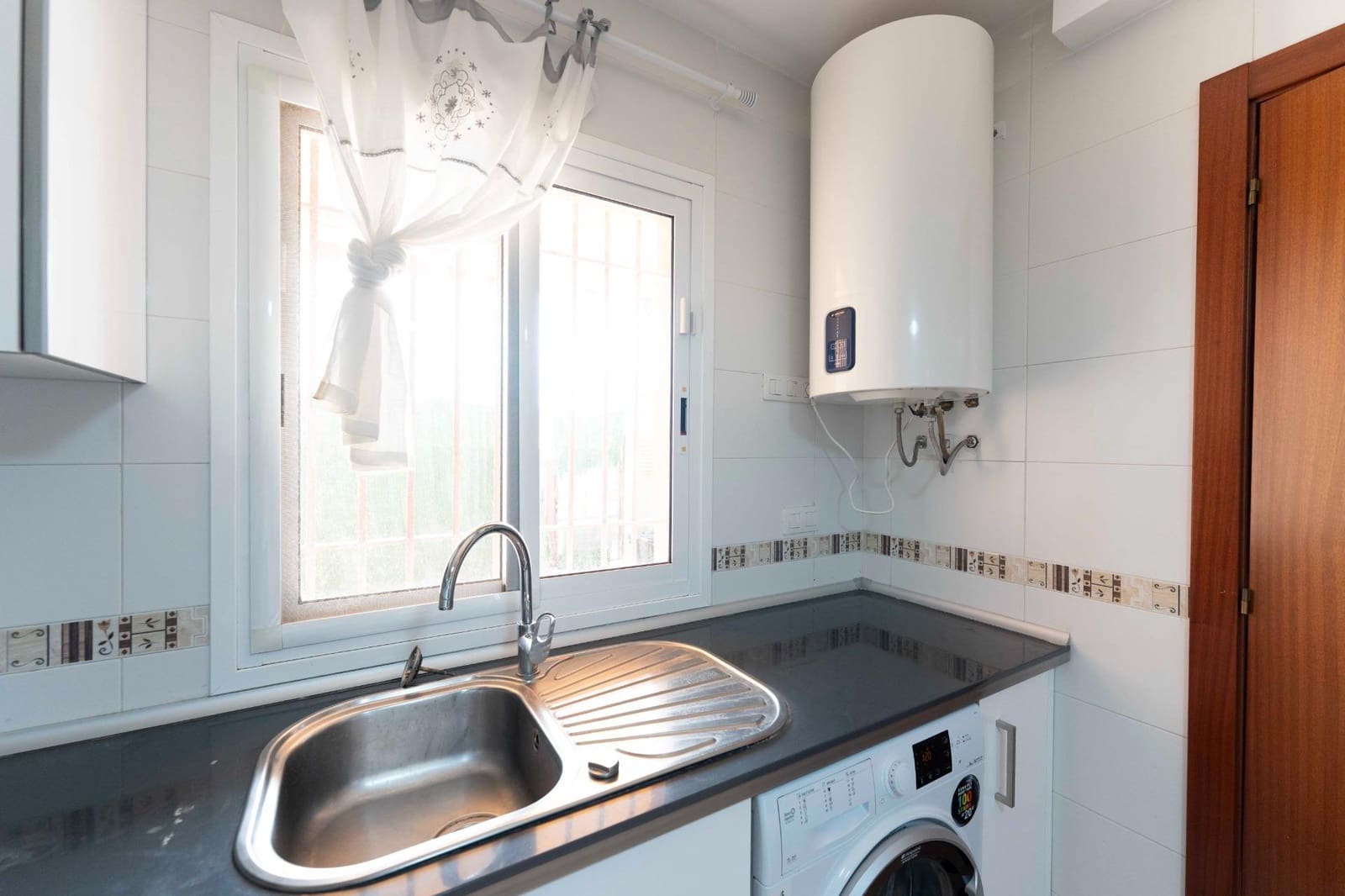 3 soveværelse Rækkehus til leje i San Isidro de Abona - € 1.350 (Ref: 8884306)