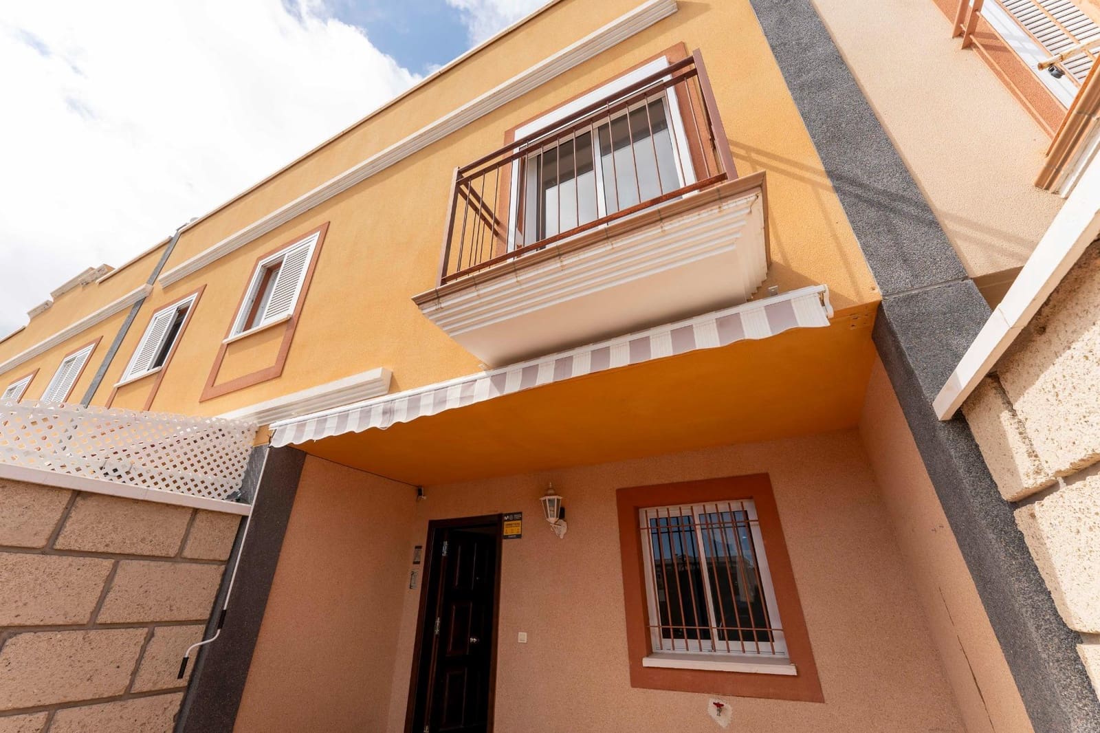 3 soveværelse Rækkehus til leje i San Isidro de Abona - € 1.350 (Ref: 8884306)