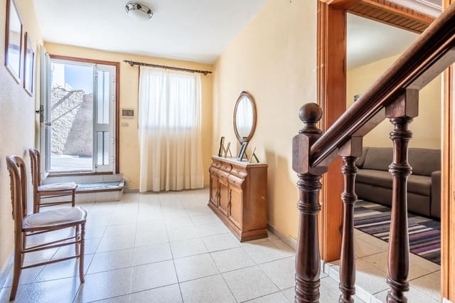 5 slaapkamer Rijtjeshuis te koop in Vilaflor met garage - € 270.000 (Ref: 8893108)