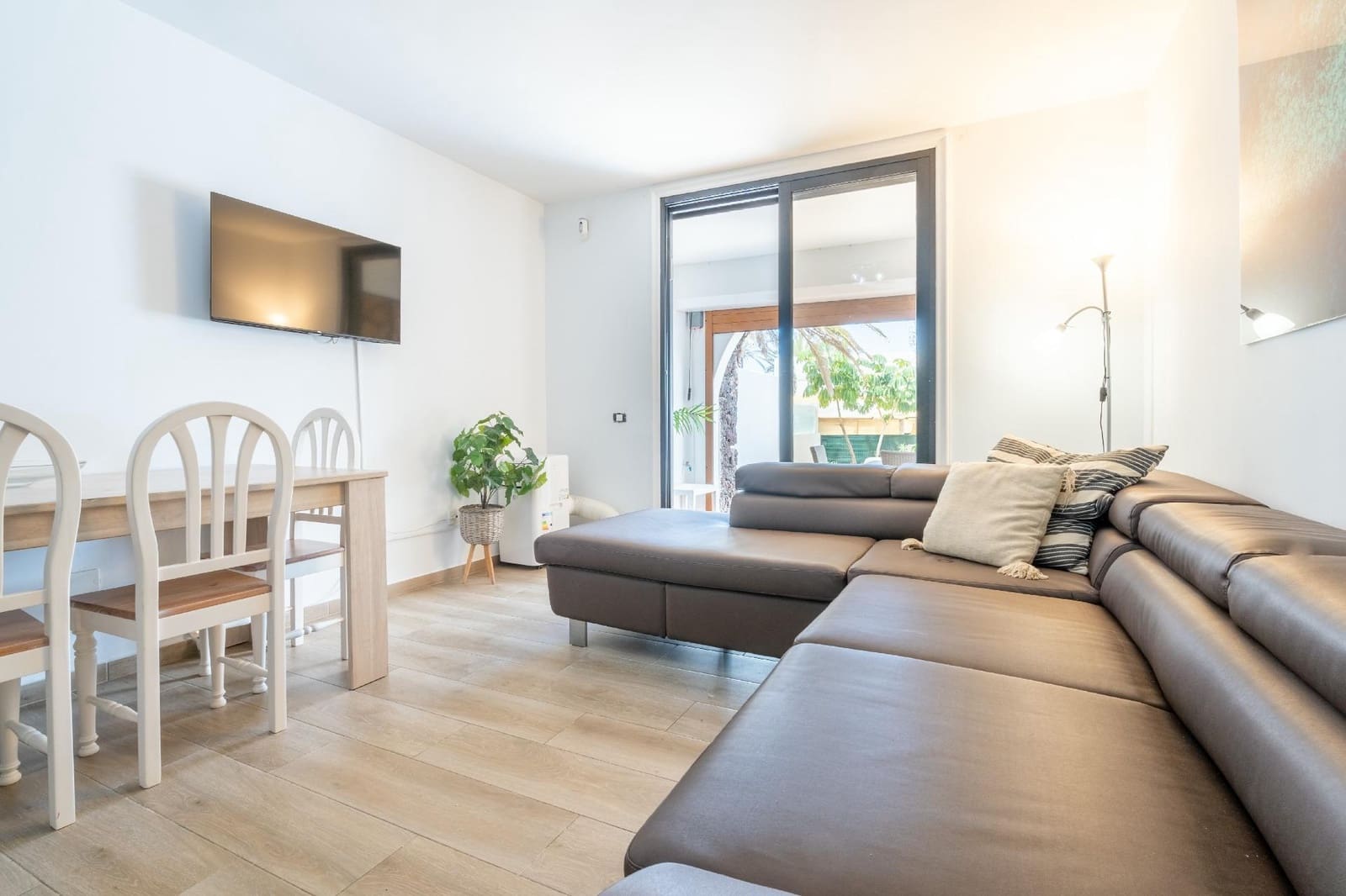 2 soveværelse Lejlighed til salg i Playa de las Americas med swimmingpool - € 545.000 (Ref: 8905468)