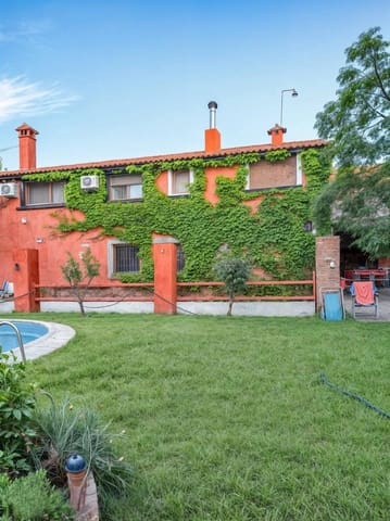 8 bedroom Hotel for sale in Casas del Castañar with pool - € 398,000 (Ref: 8950586)