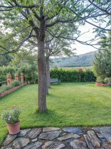 8 bedroom Hotel for sale in Casas del Castañar with pool - € 398,000 (Ref: 8950586)