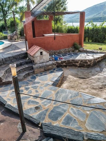 8 bedroom Hotel for sale in Casas del Castañar with pool - € 398,000 (Ref: 8950586)