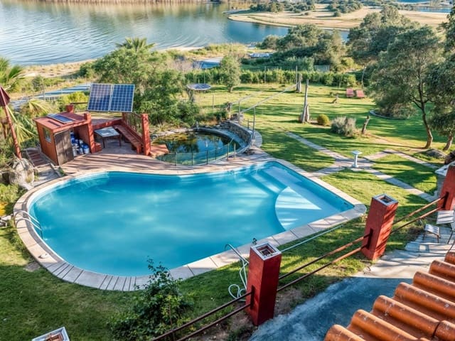 8 bedroom Hotel for sale in Casas del Castañar with pool - € 398,000 (Ref: 8950586)