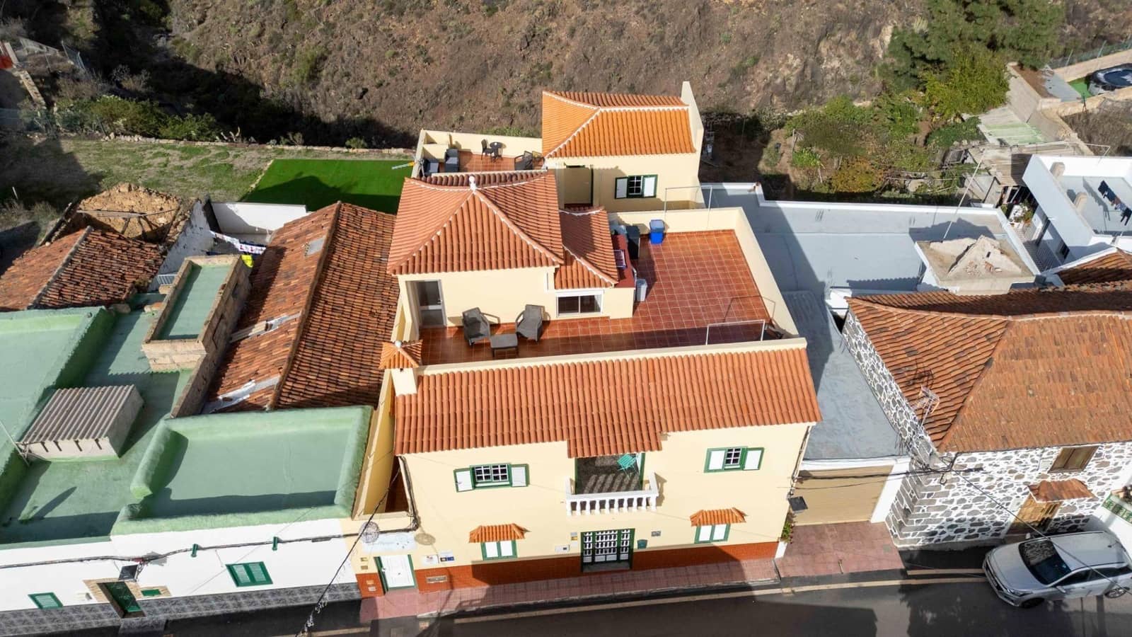 10 soveværelse Hotel til salg i Arona - € 899.000 (Ref: 8961680)