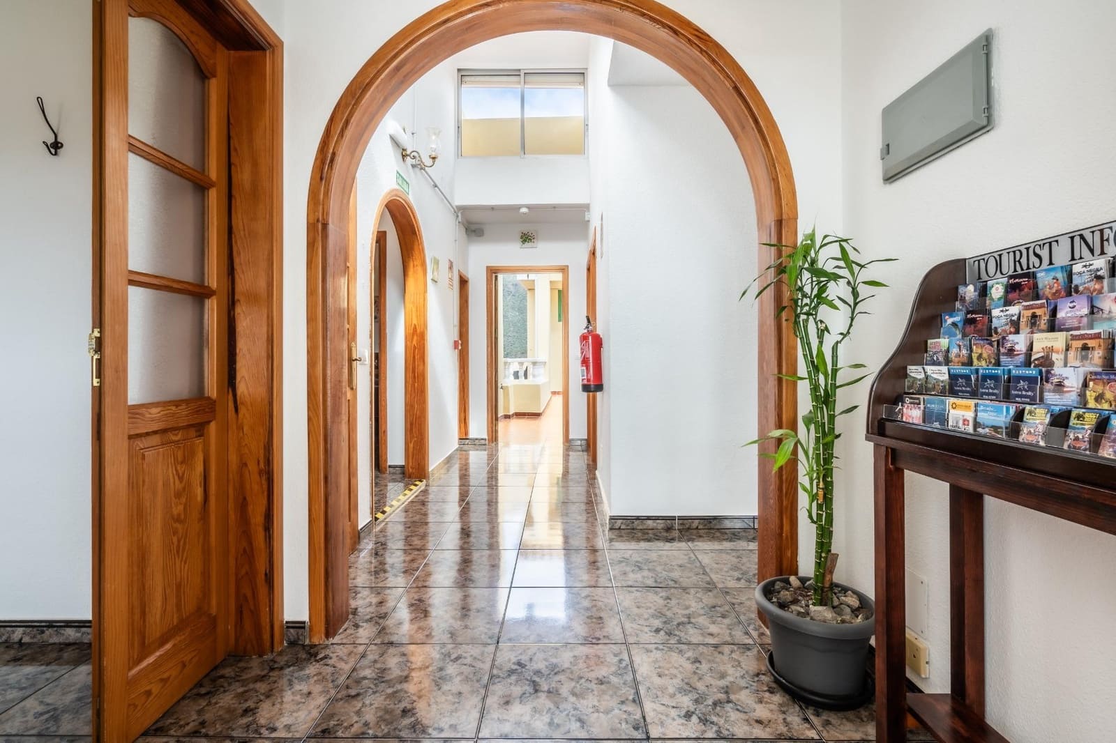 10 soveværelse Hotel til salg i Arona - € 899.000 (Ref: 8961680)