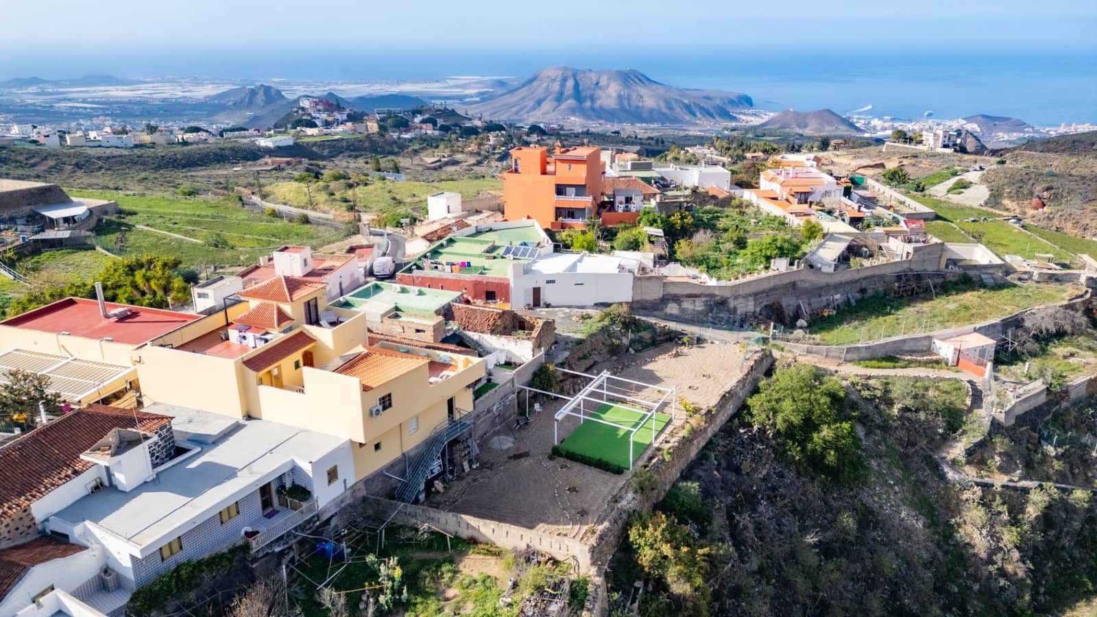 10 soveværelse Hotel til salg i Arona - € 899.000 (Ref: 8961680)