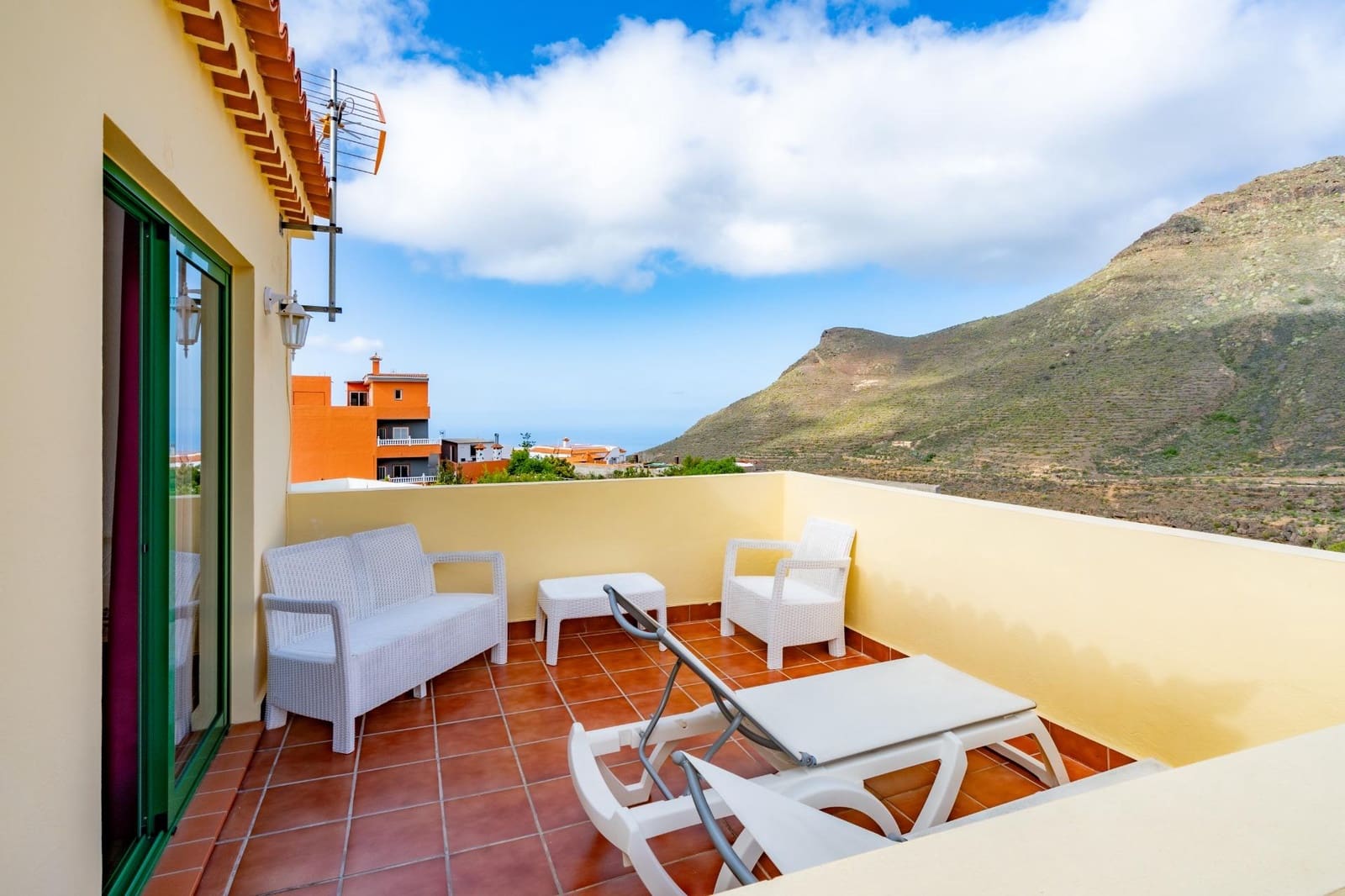 10 soveværelse Hotel til salg i Arona - € 899.000 (Ref: 8961680)