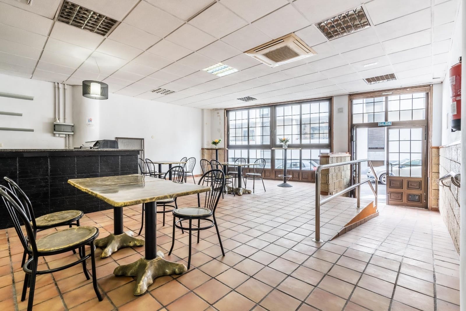 Comercial para arrendar em San Isidro de Abona - 1 400 € (Ref: 8982433)