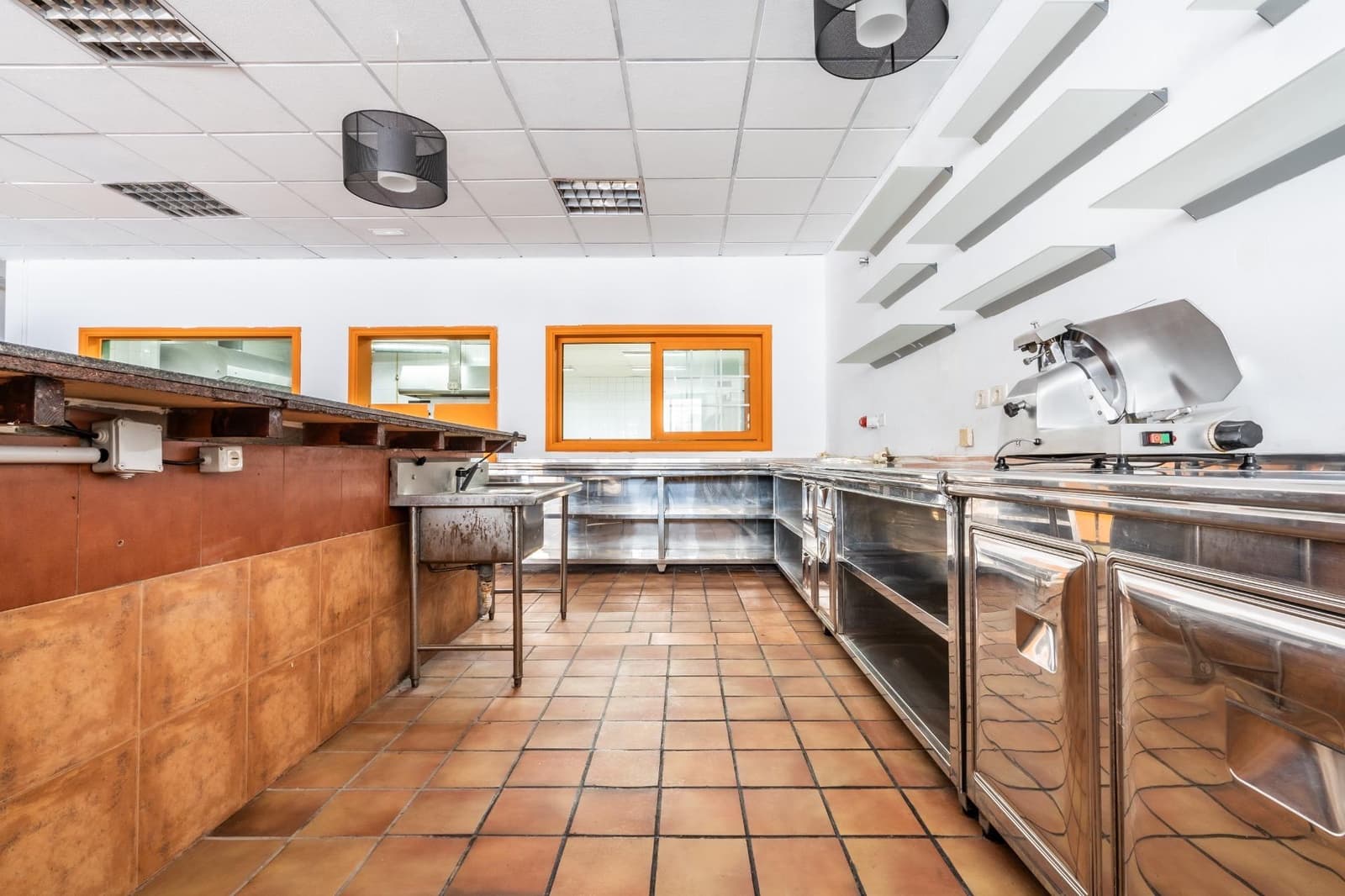 Comercial para arrendar em San Isidro de Abona - 1 400 € (Ref: 8982433)