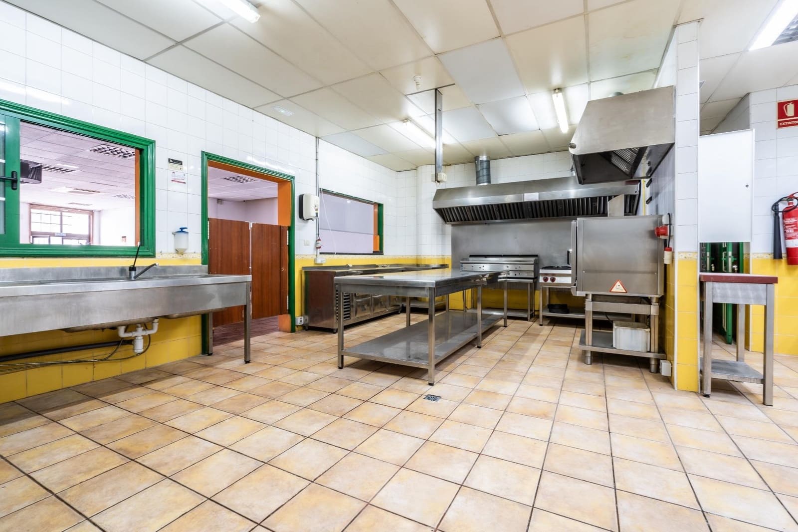 Comercial para arrendar em San Isidro de Abona - 1 400 € (Ref: 8982433)