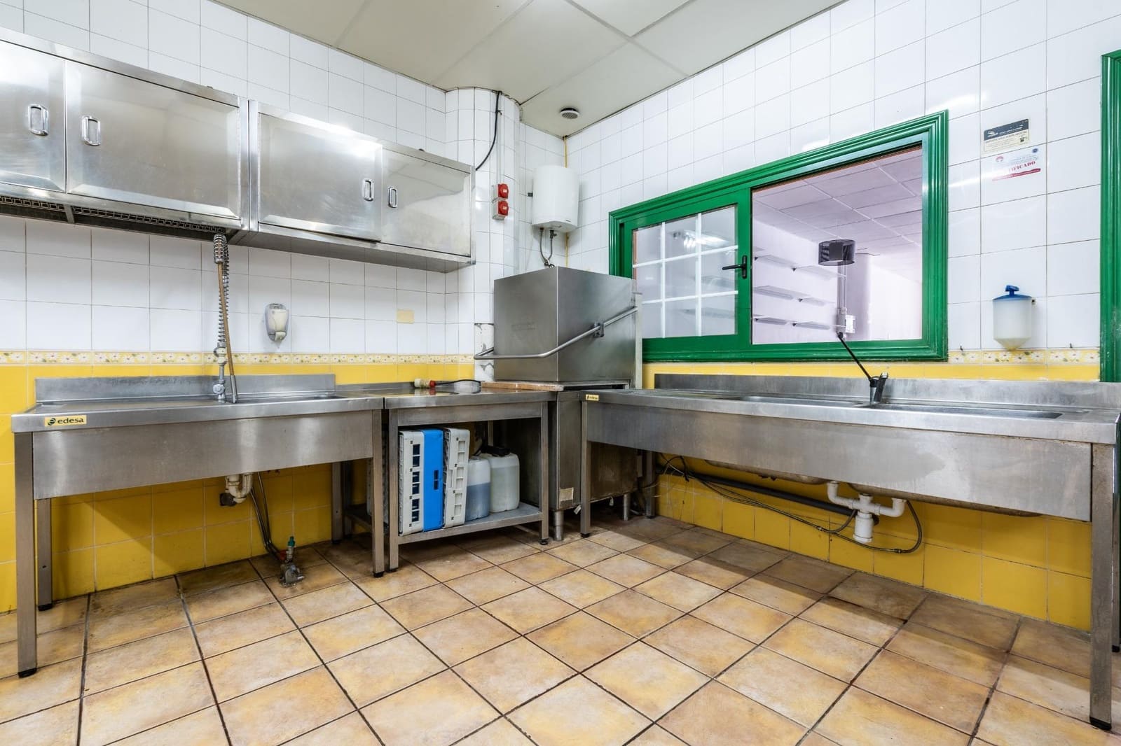 Comercial para arrendar em San Isidro de Abona - 1 400 € (Ref: 8982433)