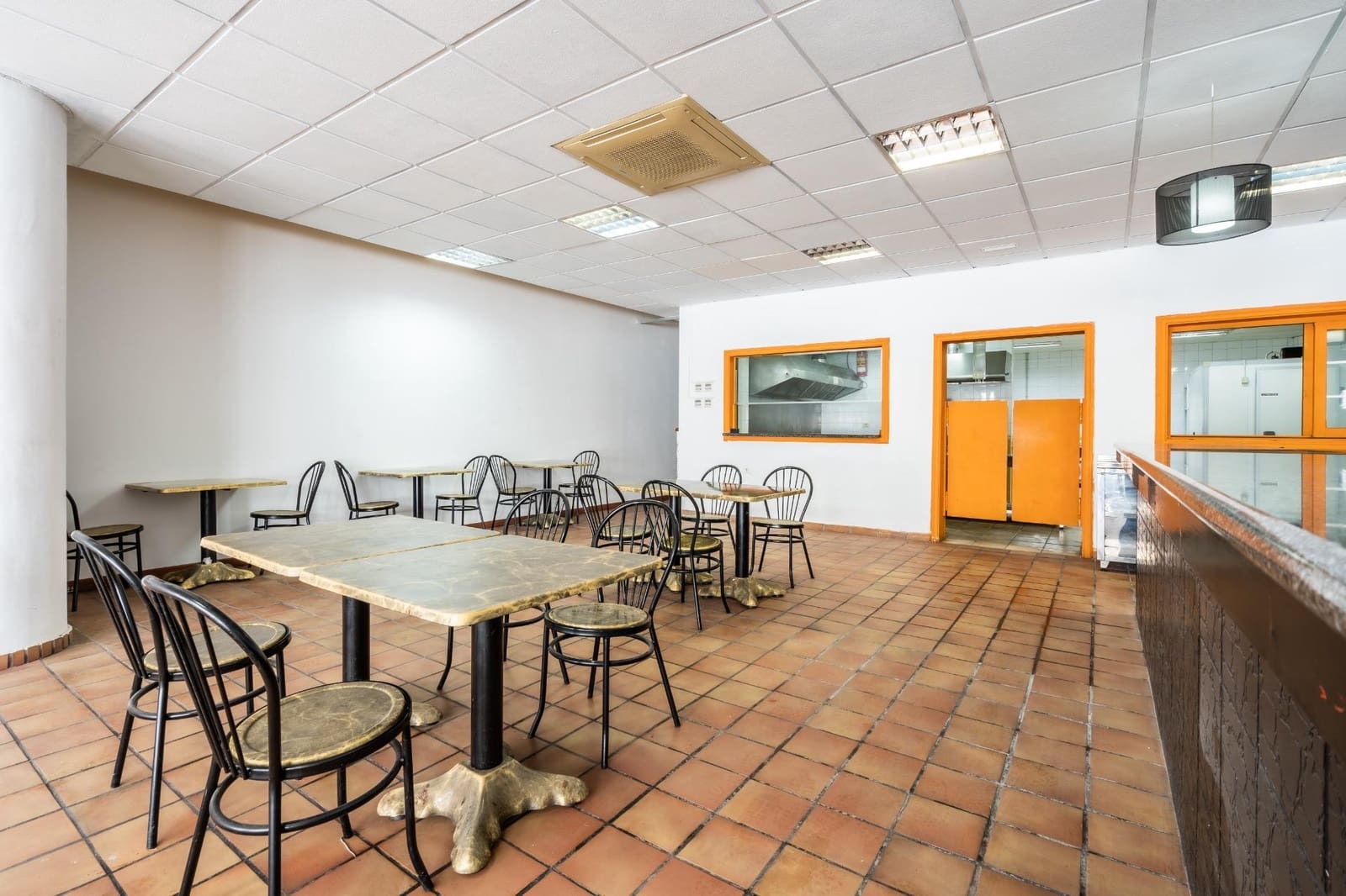 Comercial para arrendar em San Isidro de Abona - 1 400 € (Ref: 8982433)