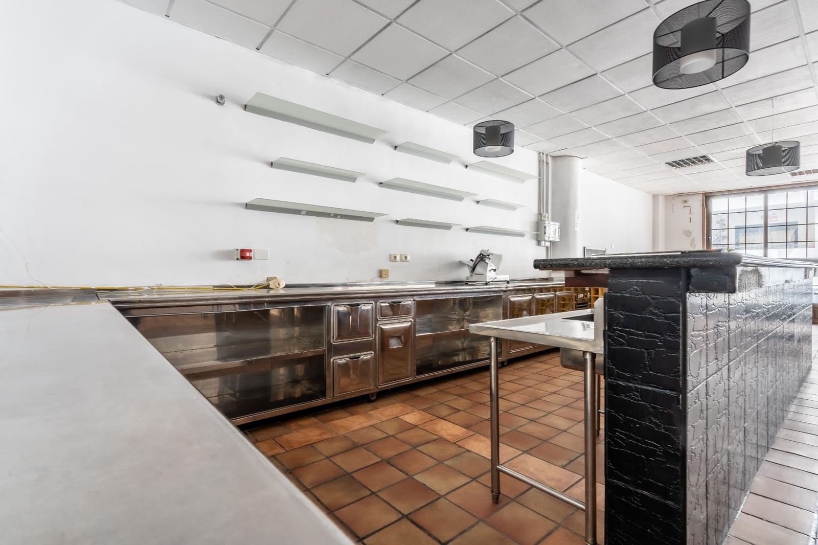 Comercial para arrendar em San Isidro de Abona - 1 400 € (Ref: 8982433)