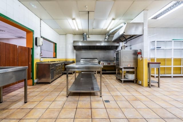 Comercial para arrendar em San Isidro de Abona, Granadilla de Abona - 1 400 € (Ref: 8982433)