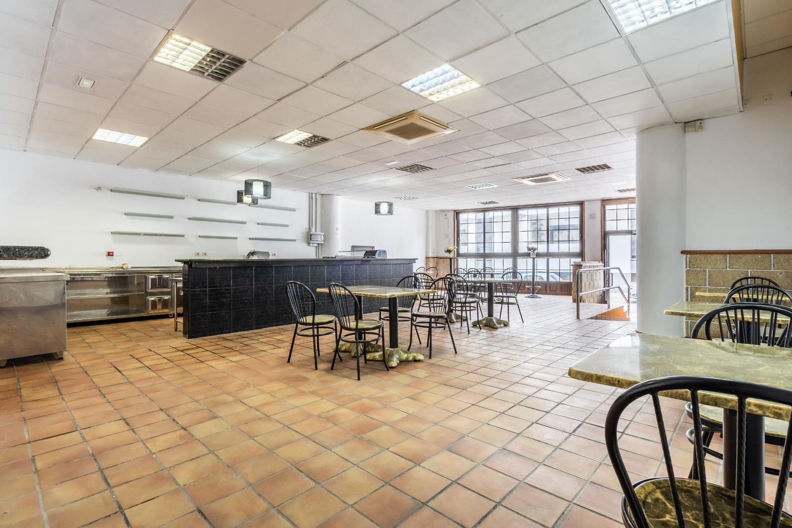 Comercial para arrendar em San Isidro de Abona - 1 400 € (Ref: 8982433)