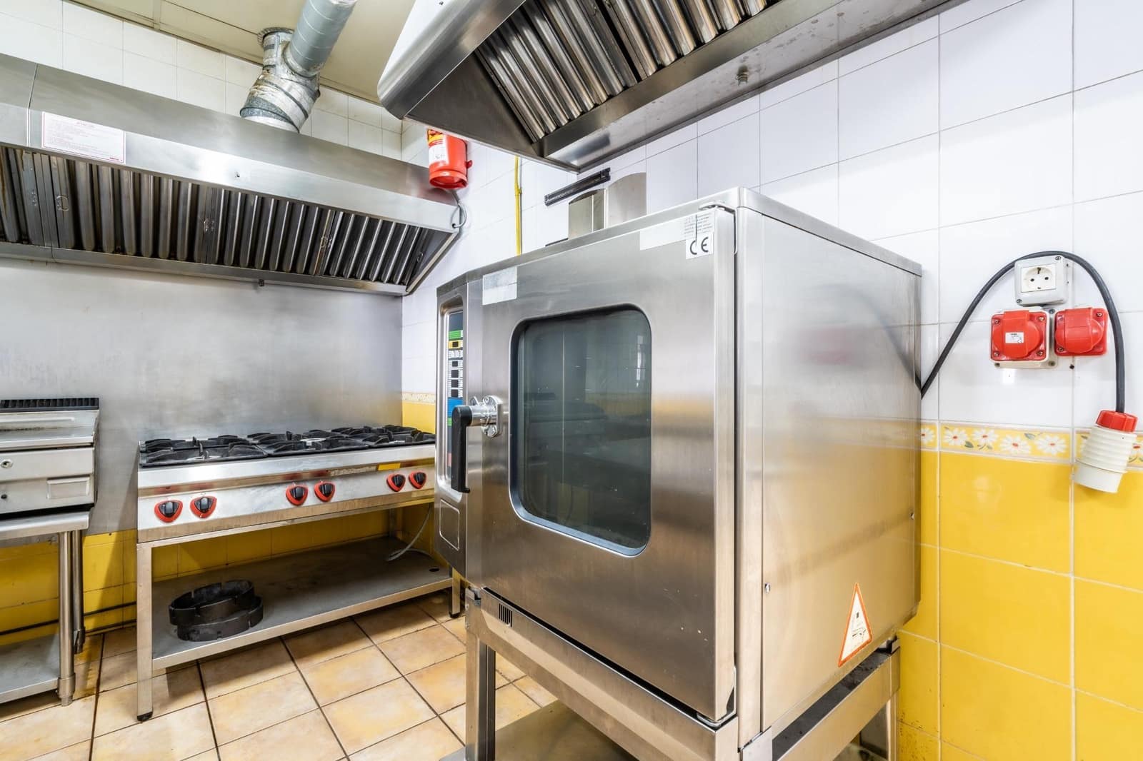 Comercial para arrendar em San Isidro de Abona - 1 400 € (Ref: 8982433)