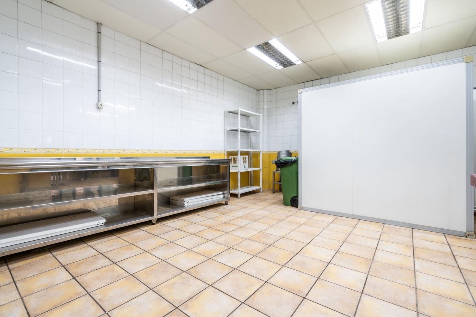 Comercial para arrendar em San Isidro de Abona - 1 400 € (Ref: 8982433)