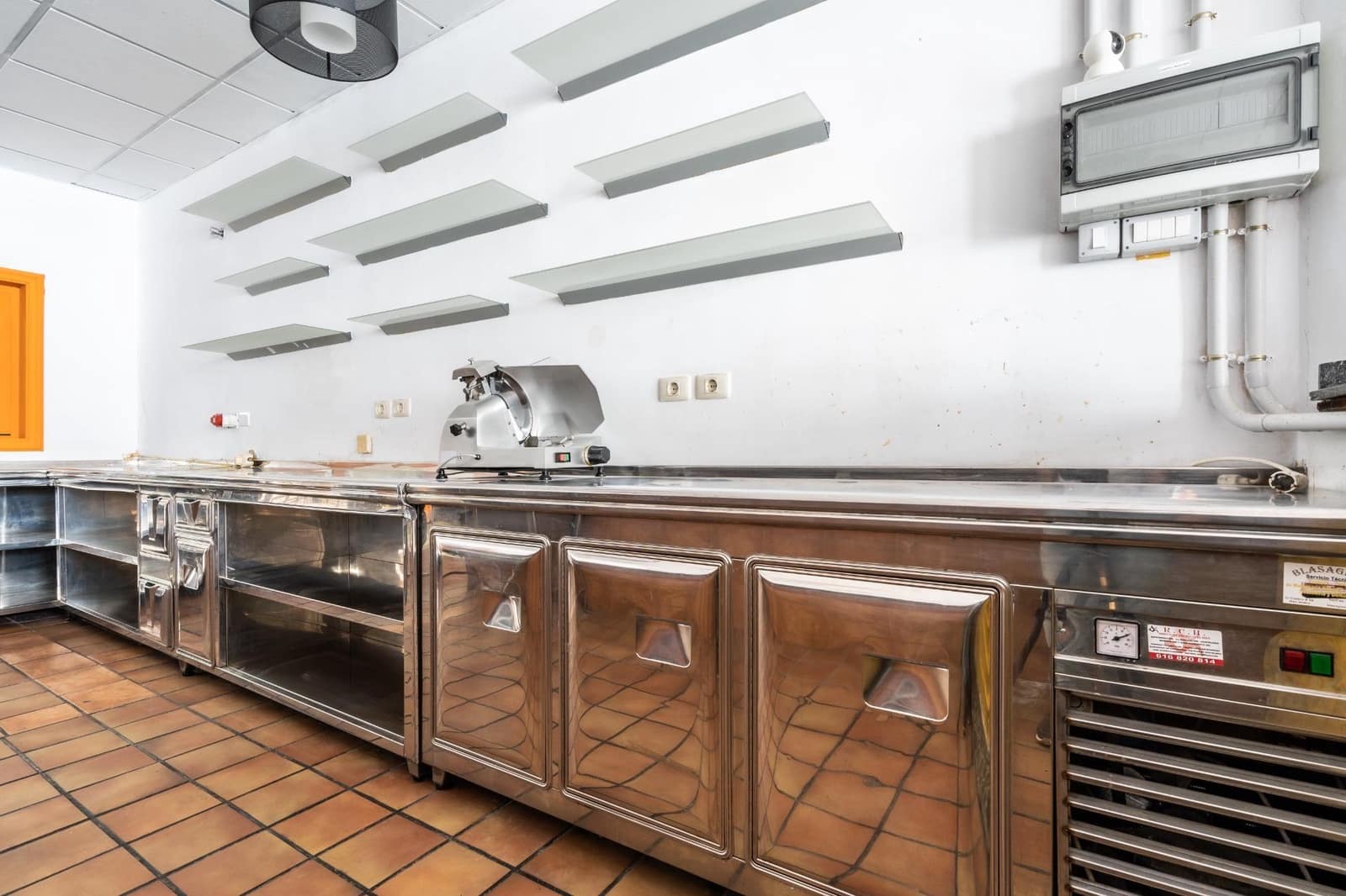 Comercial para arrendar em San Isidro de Abona - 1 400 € (Ref: 8982433)
