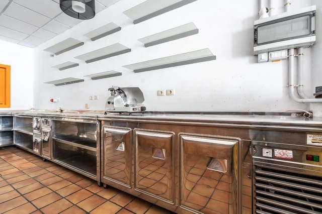 Commercieel te huur in San Isidro de Abona, Granadilla de Abona - € 1.400 (Ref: 8982433)