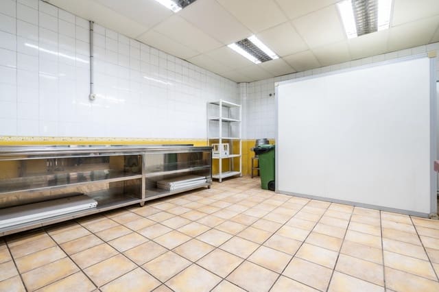 Commercieel te huur in San Isidro de Abona, Granadilla de Abona - € 1.400 (Ref: 8982433)