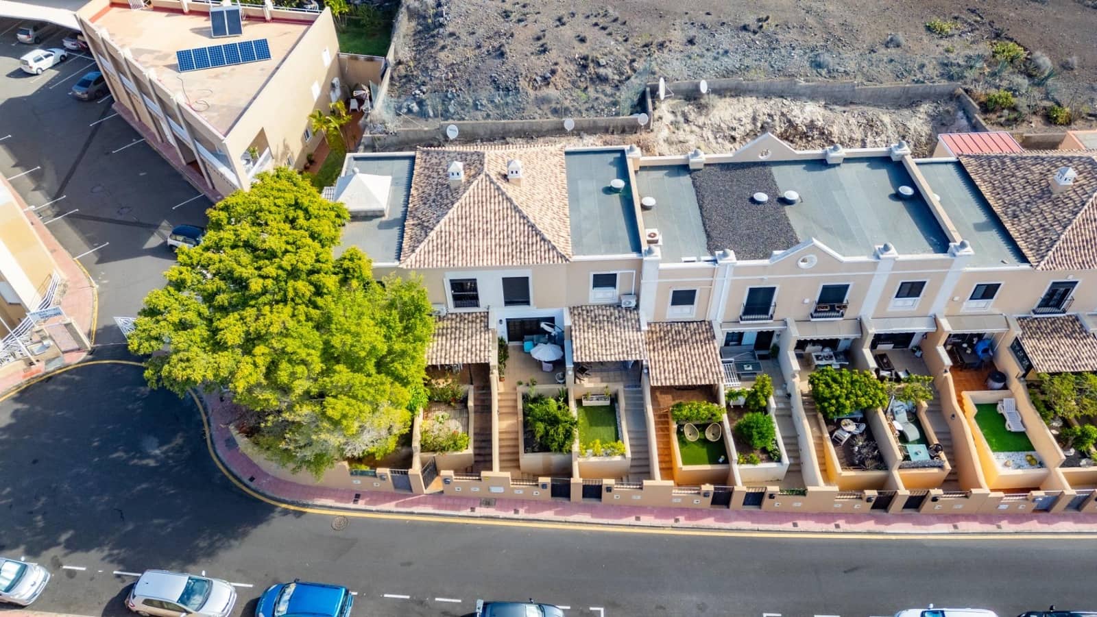 2 soveværelse Rækkehus til salg i Radazul med garage - € 369.000 (Ref: 9008077)