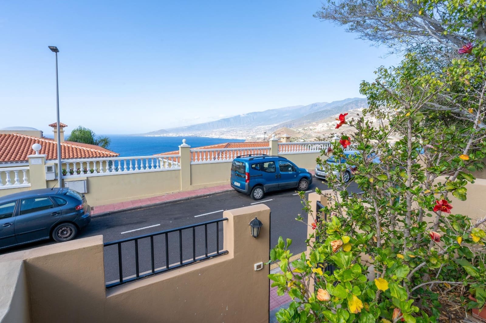 2 soveværelse Rækkehus til salg i Radazul med garage - € 369.000 (Ref: 9008077)