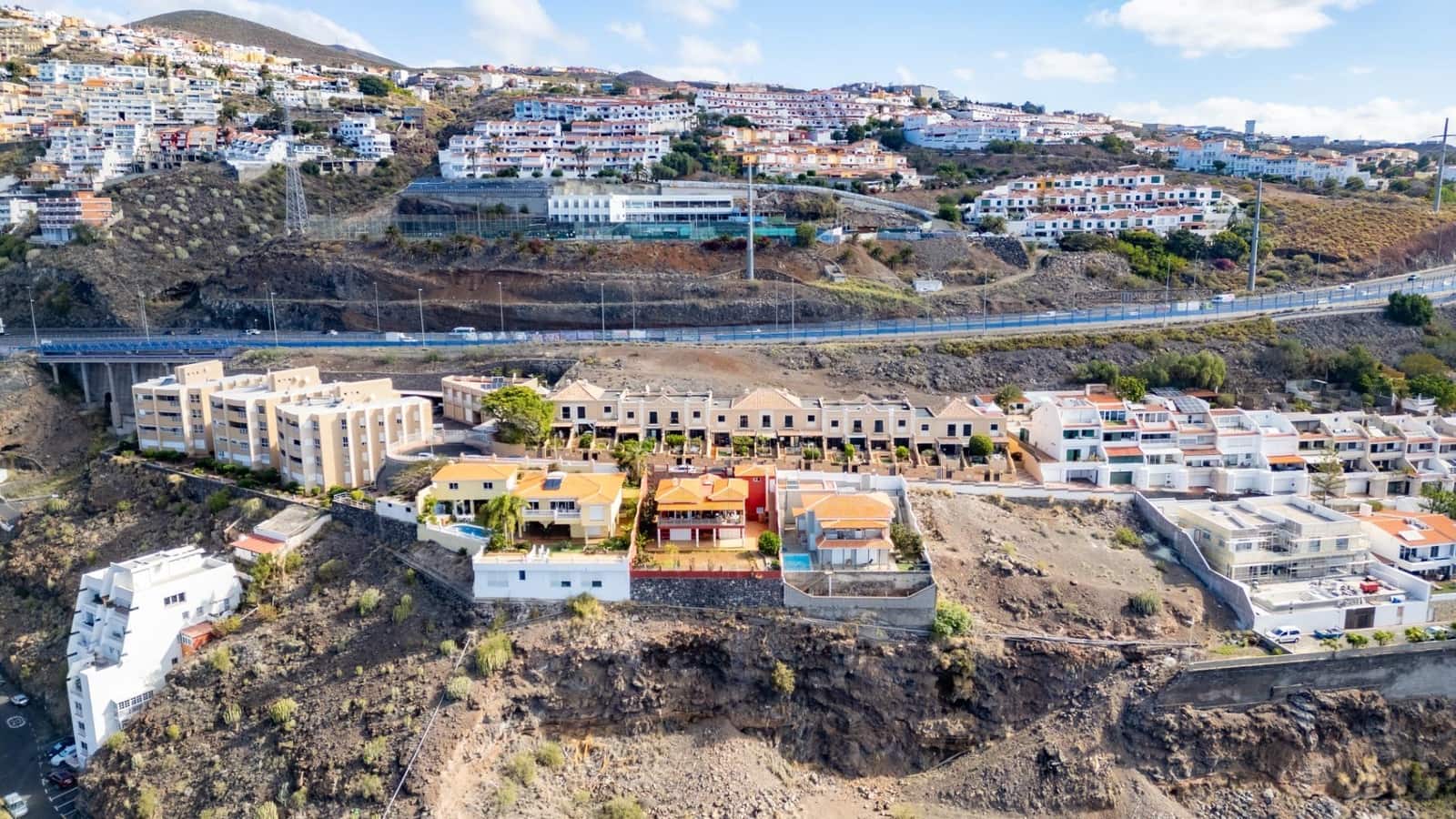 2 soveværelse Rækkehus til salg i Radazul med garage - € 369.000 (Ref: 9008077)