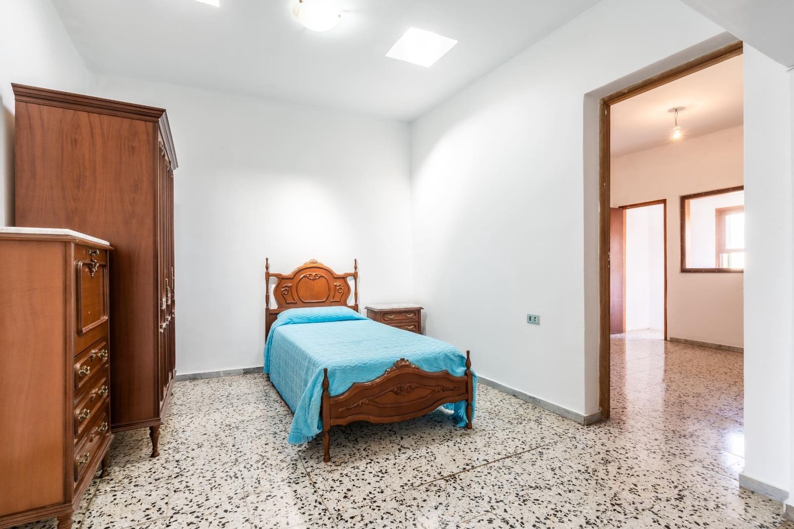 5 slaapkamer Halfvrijstaande villa te koop in Guia de Isora met garage - € 370.000 (Ref: 9059443)