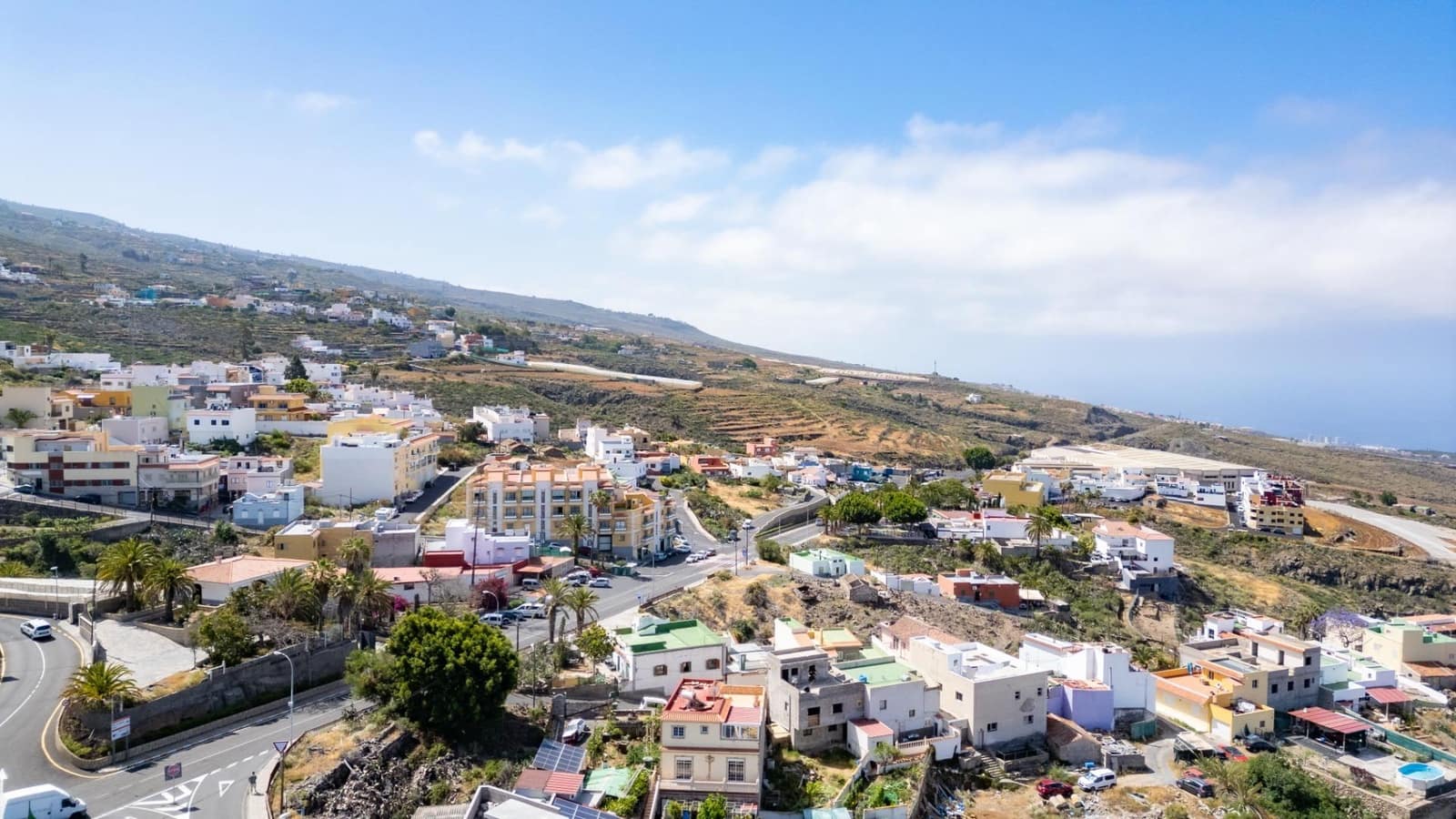 5 slaapkamer Halfvrijstaande villa te koop in Guia de Isora met garage - € 370.000 (Ref: 9059443)