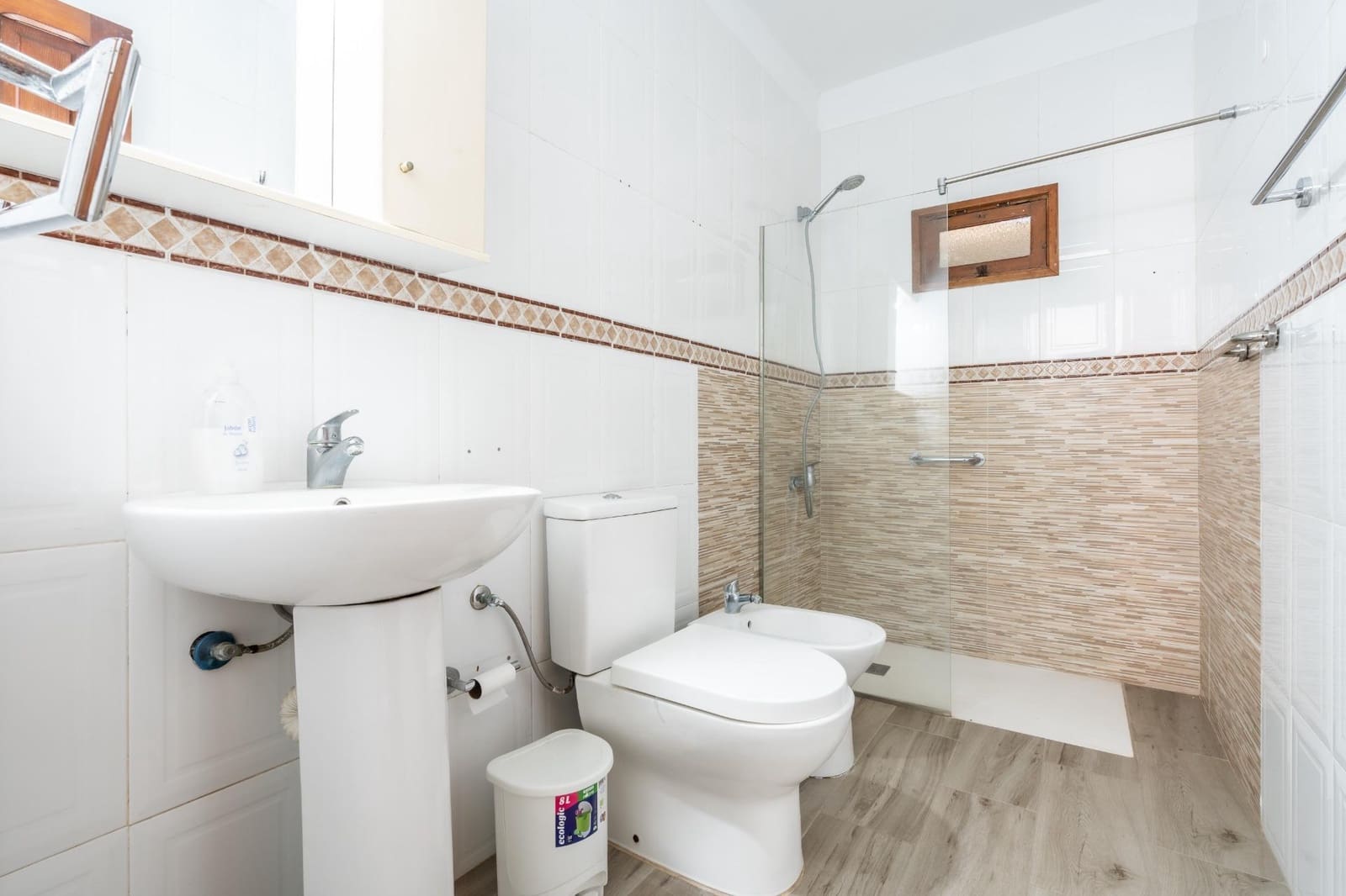 5 slaapkamer Halfvrijstaande villa te koop in Guia de Isora met garage - € 370.000 (Ref: 9059443)