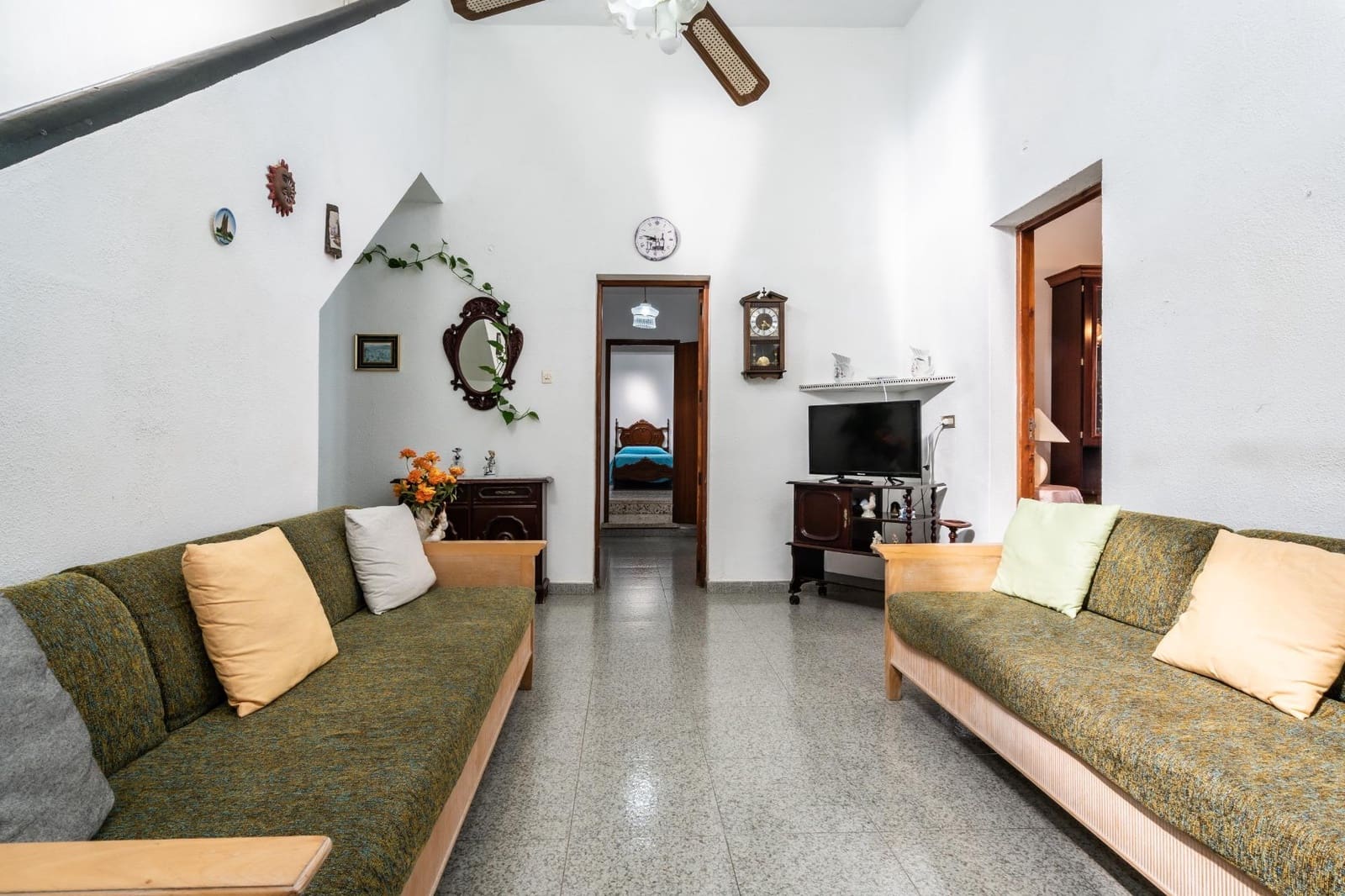 5 slaapkamer Halfvrijstaande villa te koop in Guia de Isora met garage - € 370.000 (Ref: 9059443)