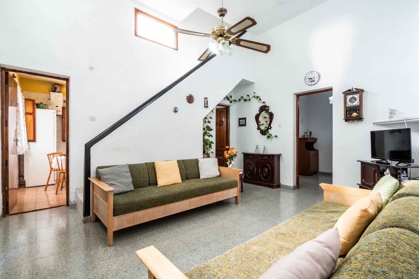 5 slaapkamer Halfvrijstaande villa te koop in Guia de Isora met garage - € 370.000 (Ref: 9059443)