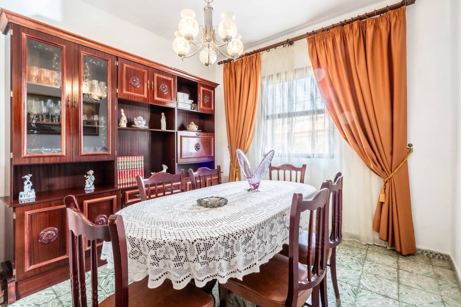 5 slaapkamer Halfvrijstaande villa te koop in Guia de Isora met garage - € 370.000 (Ref: 9059443)