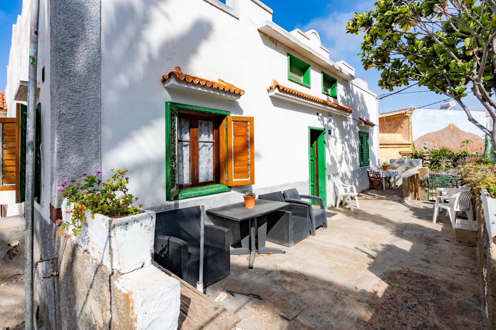 5 slaapkamer Halfvrijstaande villa te koop in Guia de Isora met garage - € 370.000 (Ref: 9059443)