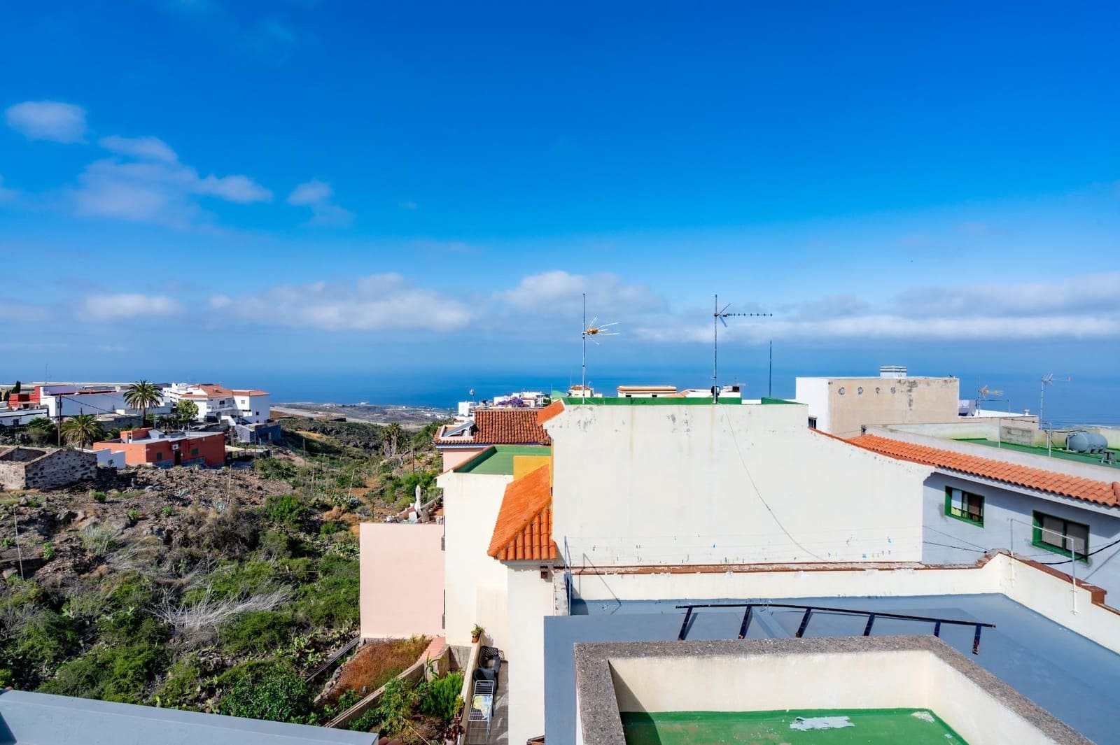 5 slaapkamer Halfvrijstaande villa te koop in Guia de Isora met garage - € 370.000 (Ref: 9059443)