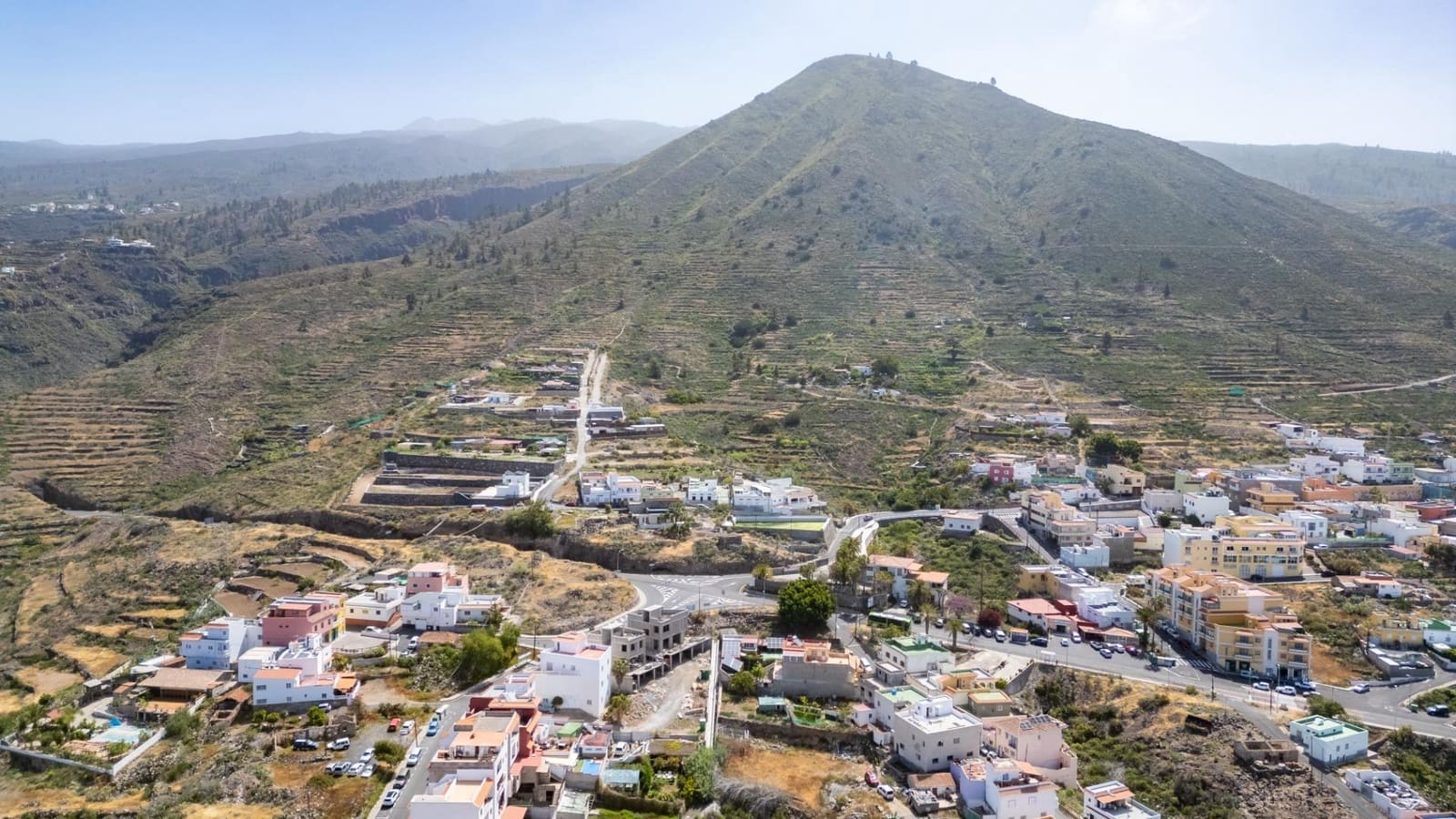 5 slaapkamer Halfvrijstaande villa te koop in Guia de Isora met garage - € 370.000 (Ref: 9059443)