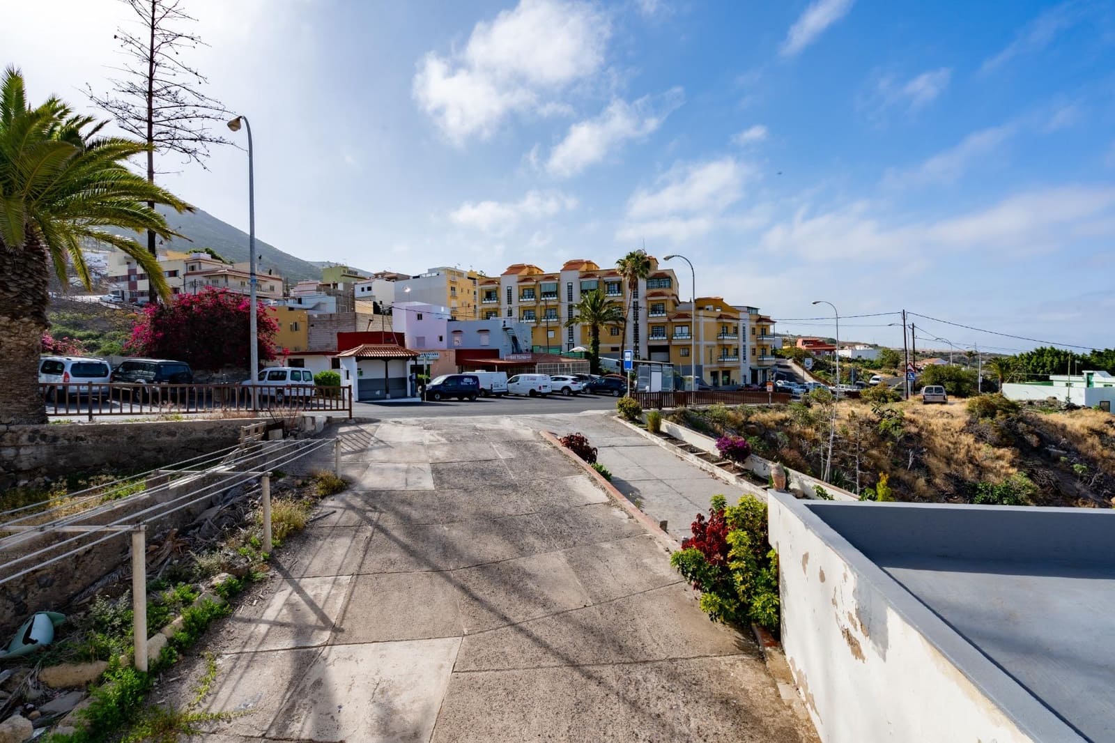 5 slaapkamer Halfvrijstaande villa te koop in Guia de Isora met garage - € 370.000 (Ref: 9059443)