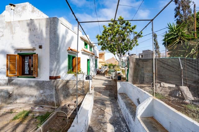 5 slaapkamer Halfvrijstaande villa te koop in Guía de Isora met garage - € 370.000 (Ref: 9059443)