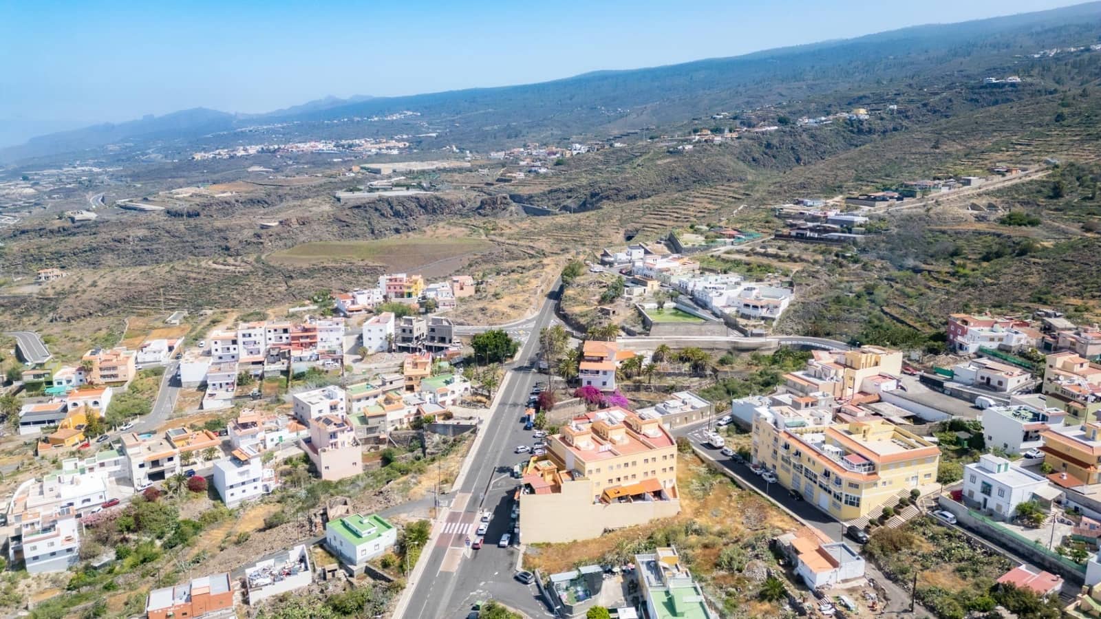 5 slaapkamer Halfvrijstaande villa te koop in Guia de Isora met garage - € 370.000 (Ref: 9059443)