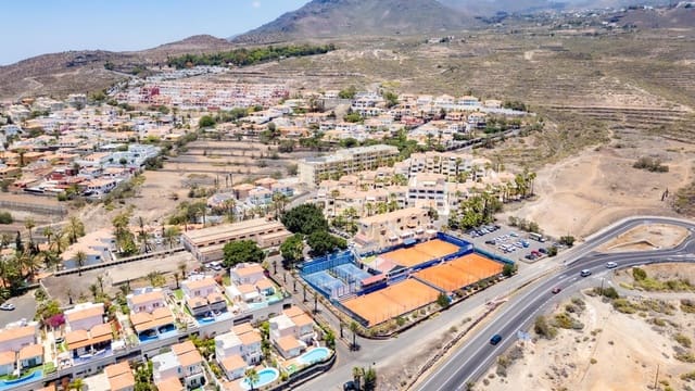 Erhverv til salg i Chayofa, Arona - € 1.285.000 (Ref: 9085348)