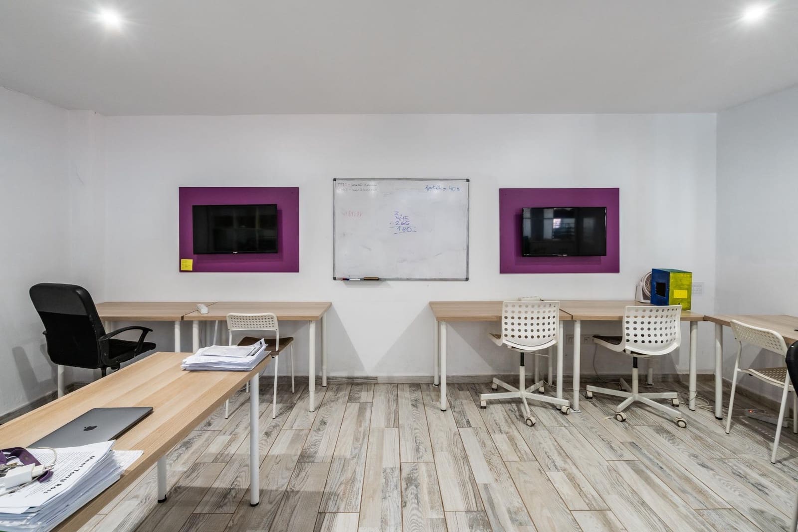 Erhverv til salg i Chayofa - € 1.285.000 (Ref: 9085348)