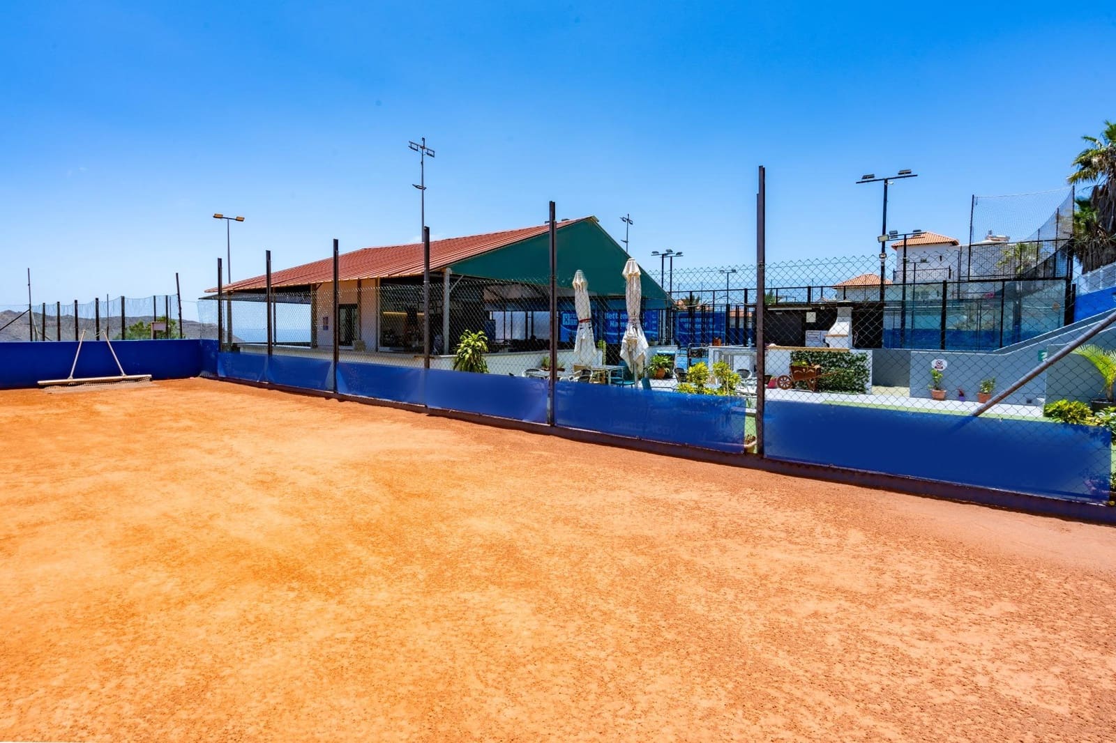 Erhverv til salg i Chayofa - € 1.285.000 (Ref: 9085348)