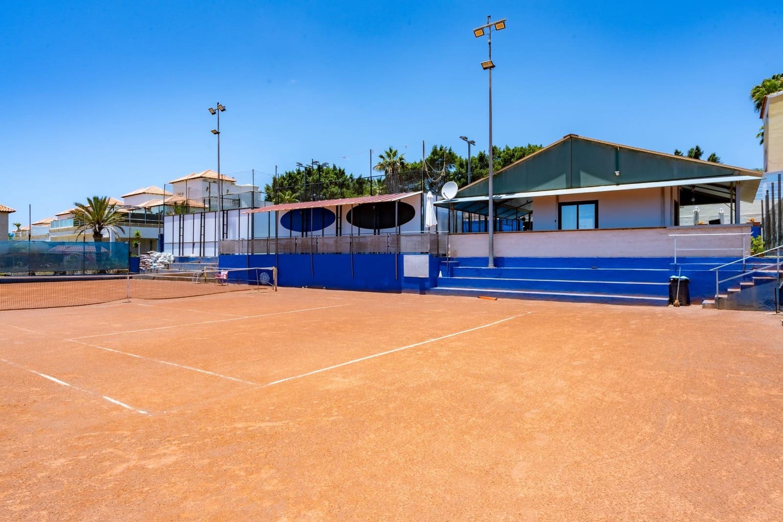 Erhverv til salg i Chayofa - € 1.285.000 (Ref: 9085348)