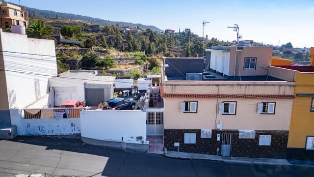 6 bedroom Finca/Country House for sale in Granadilla de Abona with garage - € 279,000 (Ref: 9089856)